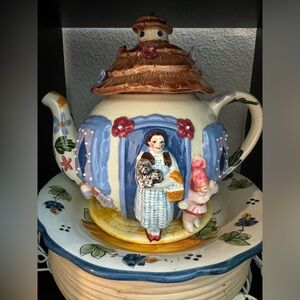 Laraine Eggleston Collectors item tea pot